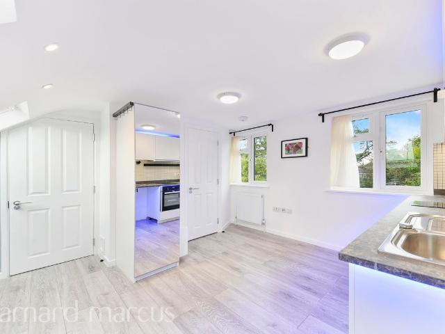 Sunbury Way, Hanworth, Feltham TW13, Studio to rent, £1,095 pcm | PrimeLocation