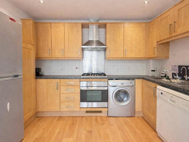 Sundeala Court, Sunbury On Thames TW16, 2 bed flat to rent, £1,695 pcm | PrimeLocation