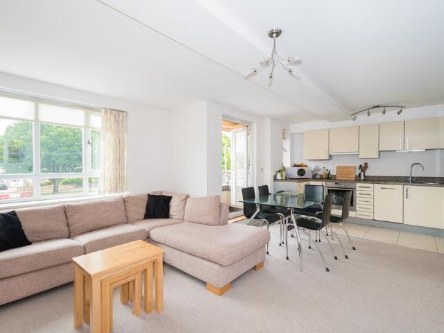 Sunderland Avenue, Oxford, OX2 2 bed flat to rent £1,900 pcm £438 pw