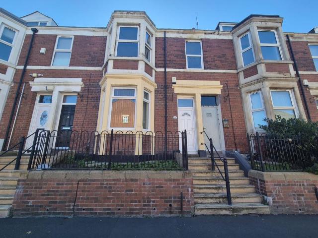 Sunderland Road, Gateshead, Tyne and. 2 bed ground floor flat to rent £725 pcm £167 pw