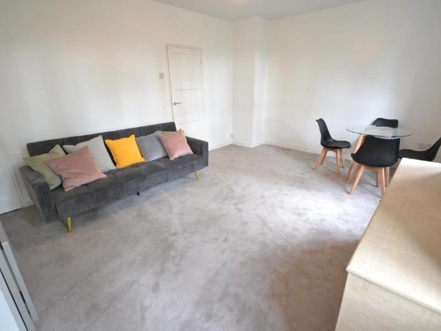 Sundew Avenue, London W12 1 bed flat to rent £1,625 pcm £375 pw