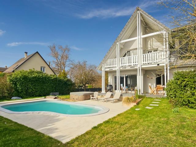 Sundhoffen: Maison de 150m2, 4 chambres, piscine 150m² Sundhoffen