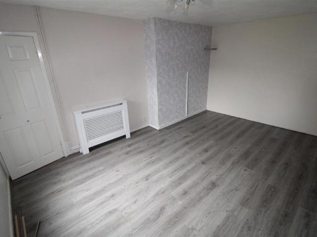 Sundon Road, Houghton Regis, Dunstable 4 bed end of terrace house to rent £1,450 pcm £335 pw