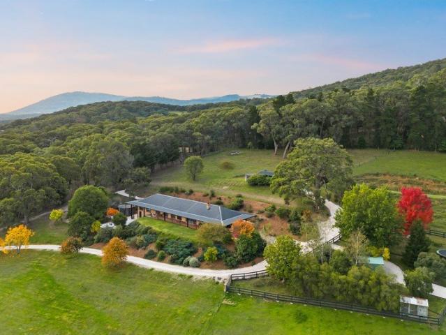 'SUNDOWN' Luxury Personified Retreat with Stunning Valley Views