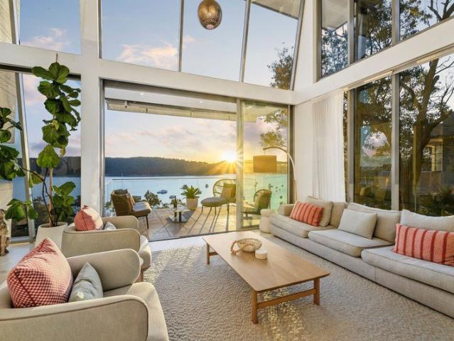 'Sundowner at Palm Beach' Panoramic Pittwater Views, Privacy and Architectural Elegance