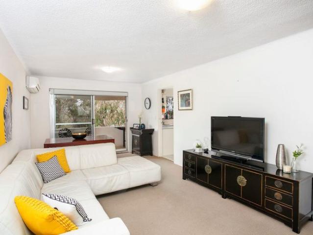 Sundrenched Top Floor Apartment