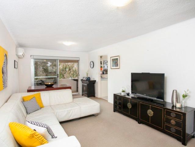 Sundrenched Top Floor Apartment