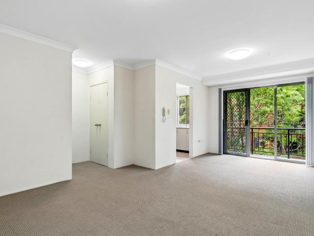 Sundrenched and Secure 1 Bedroom Apartment in a Prime Location