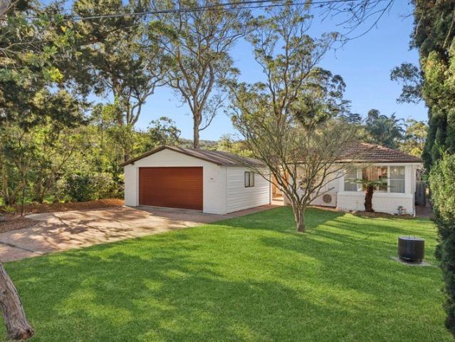 Sundrenched Family Living with North Facing Backyard
