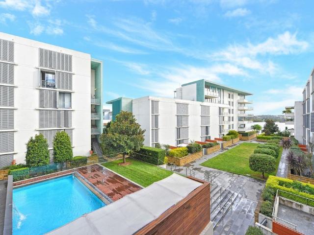 Sundrenched north facing apartment, versatile floor plan