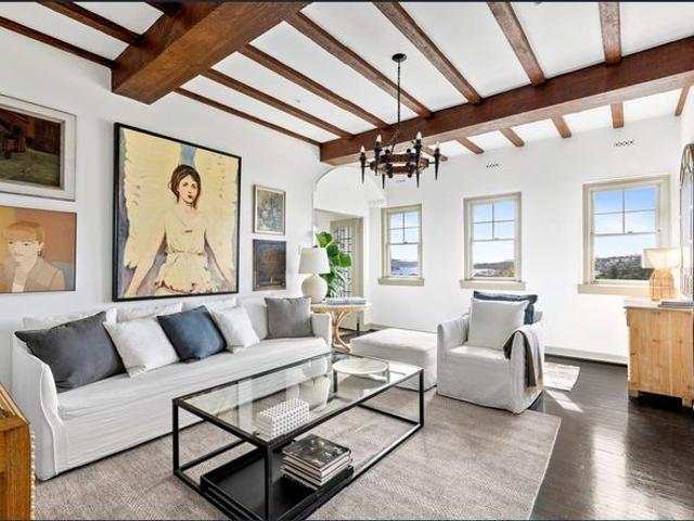 SUNDRENCHED NORTH FACING THREE BED APARTMENT LUXURIOUS ONE LEVEL LIVING