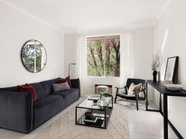 Sundrenched one bedroom North aspect!