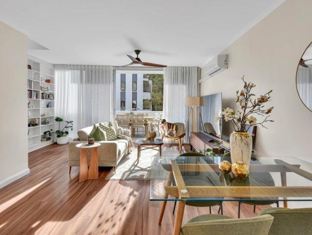 Sundrenched Split Level Apartment in Lifestyle Location