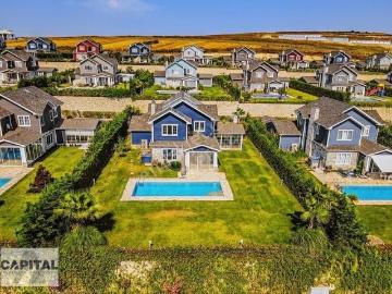 Sunflower Karaağaç'ta Tam Müstakil Göl Manzaralı Havuzlu Villa