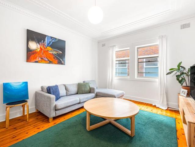 Sunkissed Fully Furnished Two Bedroom Art Deco