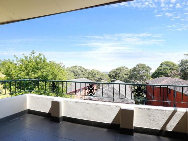 Sunlight three bedroom unit in very desirable location