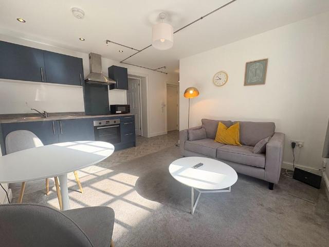 15 Wood Street, Bolton BL1 1 bed apartment to rent £800 pcm £185 pw