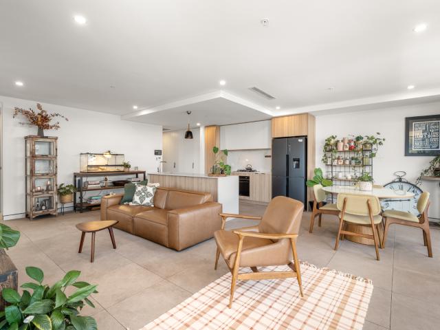 Sunlight, Sophistication & Seamless Design Sub Penthouse
