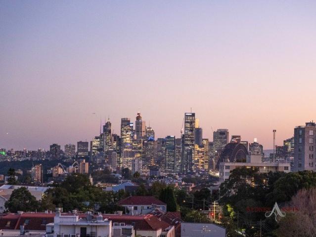 Sunlit 182m² Residence with 270° Harbour, City & Bridge Views