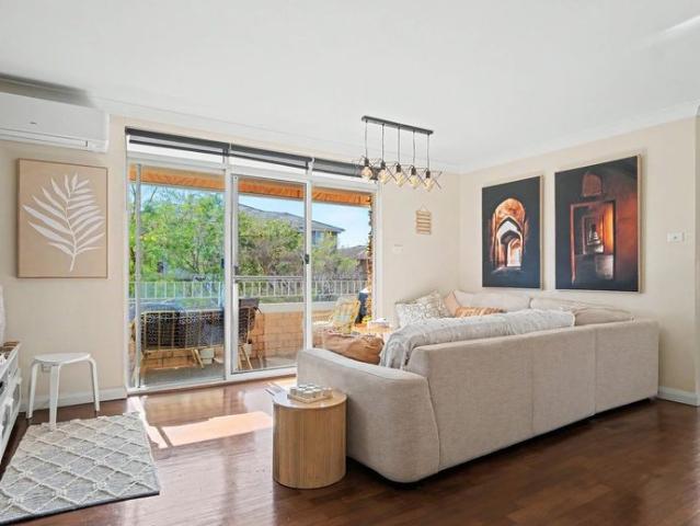 Sunlit Coastal Living in Brighton Le Sands