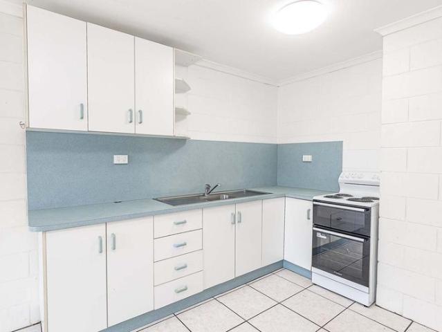 Sunlit, Contemporary 2 Bedroom Unit in Currajong, Moments from Townsville CBD