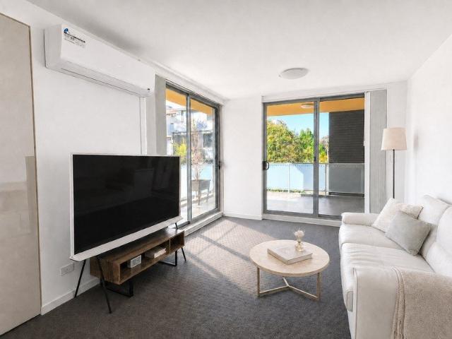 Sunlit Corner Apartment with North & East Aspects, Oversized Balcony & Open Views