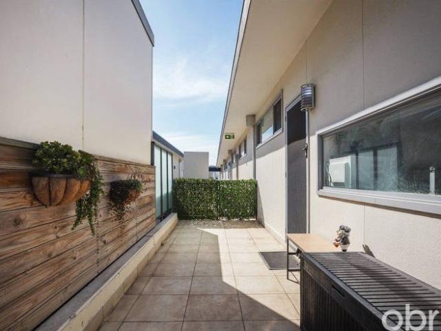 Sunlit Corner Apartment with Two Terraces