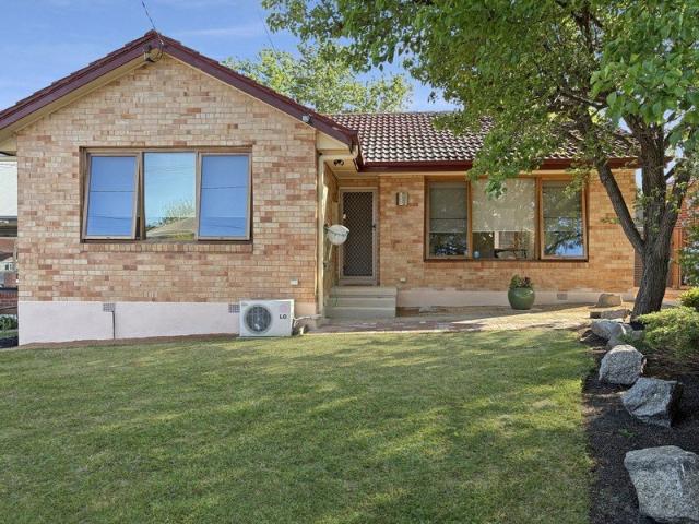 Sunlit Charm, Modern Style & Central Convenience.