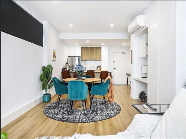 Sunlit Apartment Centrally Located