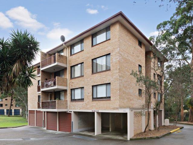 Sunlit Apartment in a Highly Convenient Setting