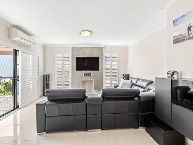 Sunlit Apartment in Prime Kogarah Location