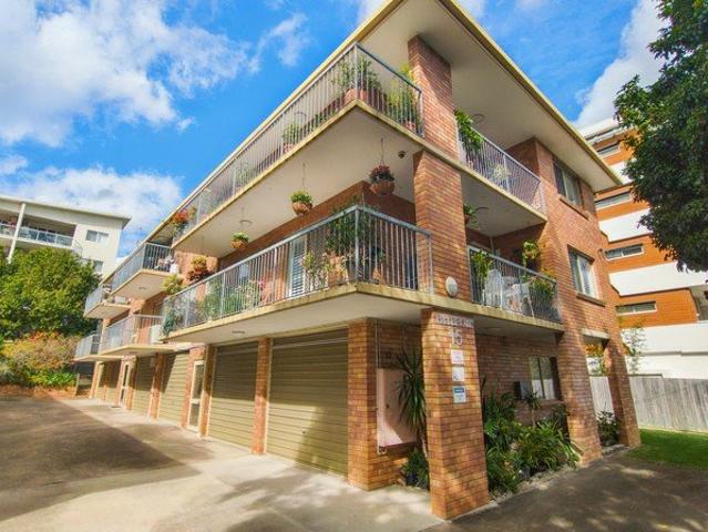 Sunlit Apartment in the Heart of Lutwyche!