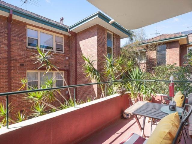 Sunlit Apartment Living Moments from Chapel Street