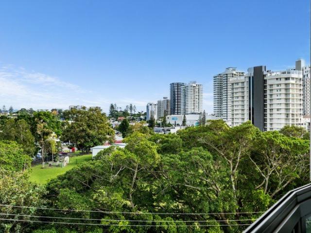 Sunlit North West Apartment, Steps to Coolangatta Beach