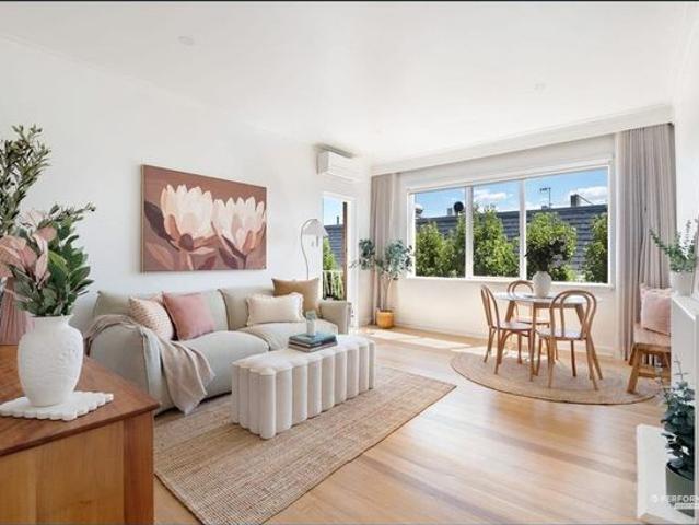 Sunlit Boutique Living in a Coveted Toorak Locale