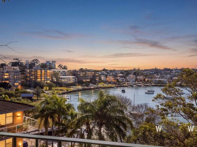 Sunlit Bayside Apartment with Uninterrupted Water Views