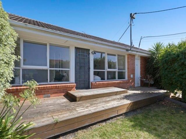 Sunlit Beauty in Garden Focused Enclave
