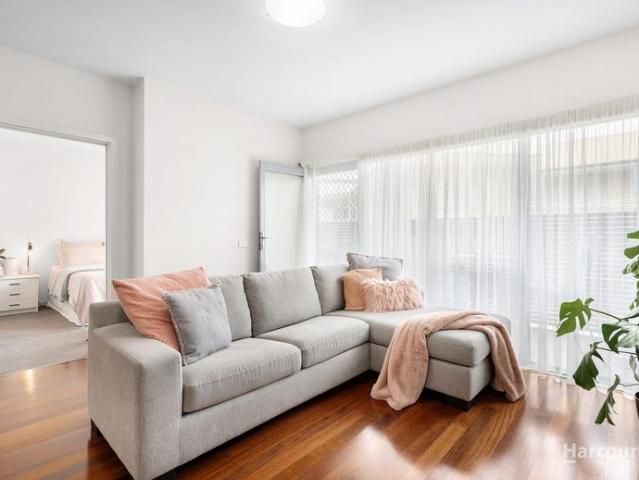 Sunlit Ground Floor Apartment with Private Outdoor Terrace