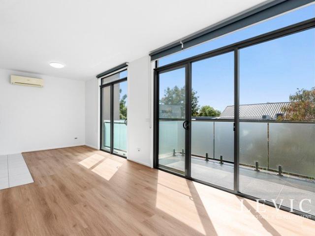 Sunlit Double Storey Townhouse with North Facing Living & Spacious Balcony