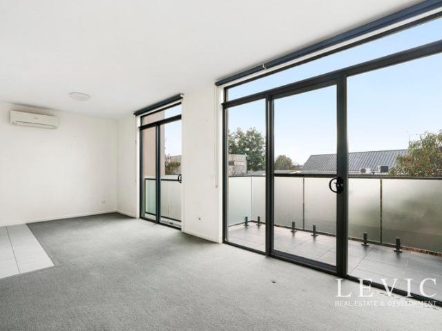 Sunlit Double Storey Townhouse with North Facing Living & Spacious Balcony