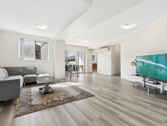 Sunlit, Expansive Full Brick Apartment, Ultra Convenient Locale