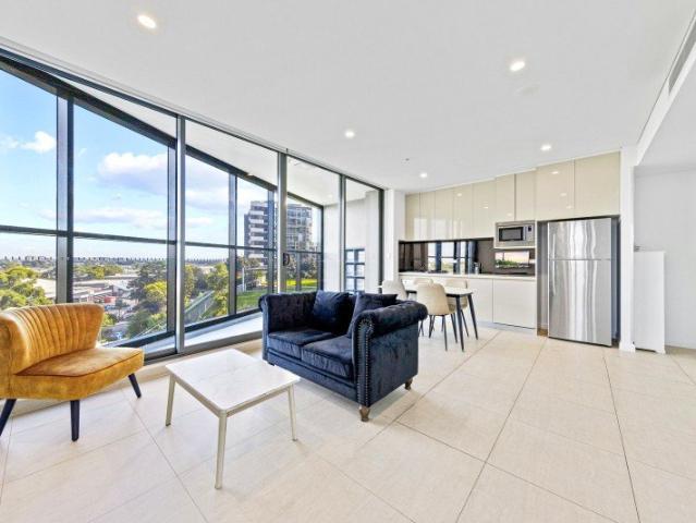 Sunlit Facing | Tile Flooring | Large Internal