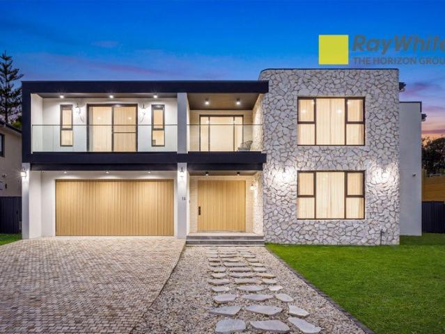 Sunlit family haven in Epping
