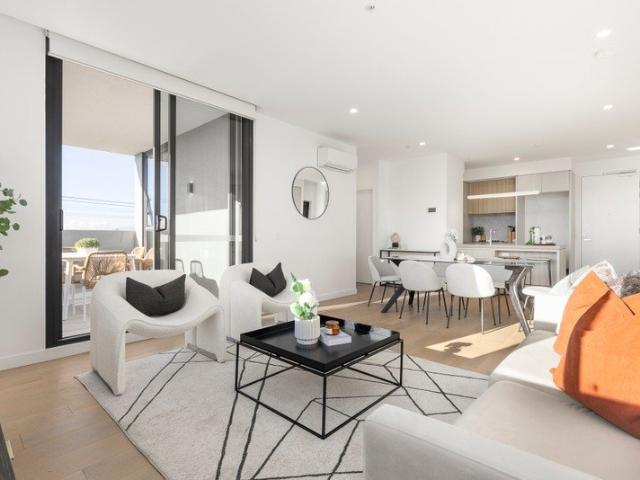Sunlit Family Living with Exceptional Space