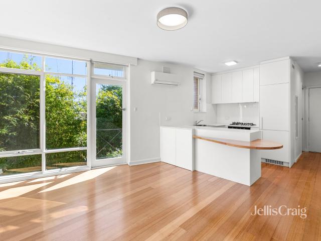 Sunlit One Bedroom Retreat in Sought After Toorak