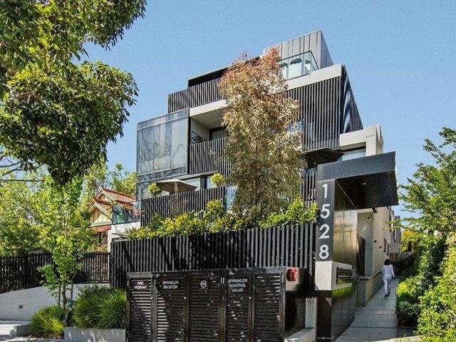 Sunlit Living with Private Courtyard Appeal