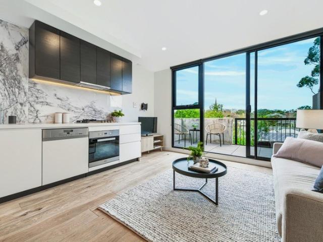 Sunlit Luxury in the Heart of Camberwell