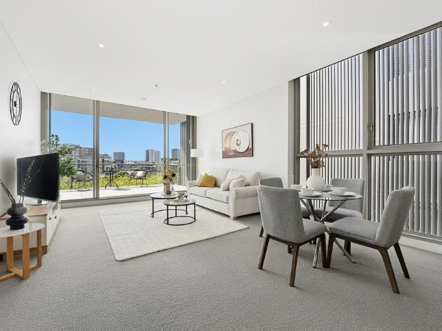 Sunlit Luxury Living with Iconic City Skyline Views | Prime Zetland Location