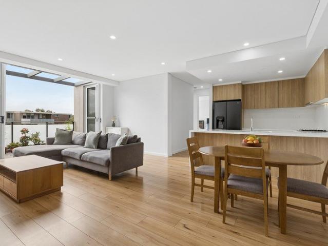 Sunlit, Modern, North Facing Apartment, Entertainer's Balcony Access via Aboukir Street Block A