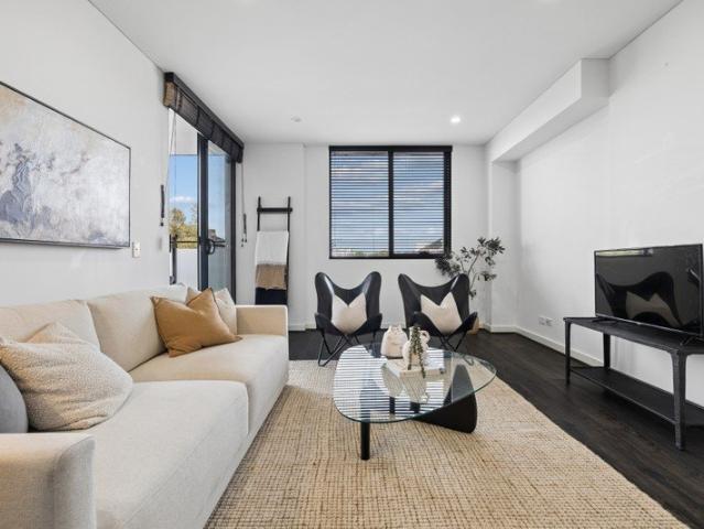 Sunlit Modern Retreat in the Heart of Wolli Creek